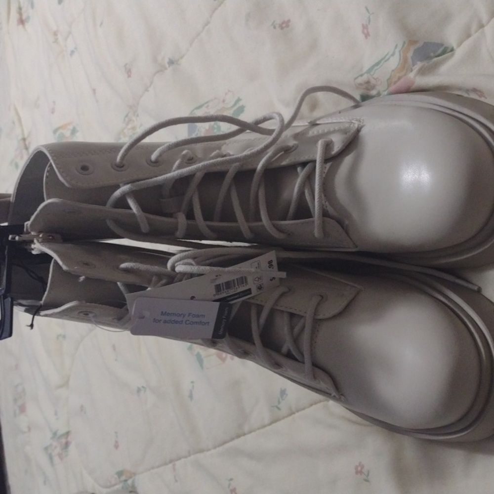 Combat boots